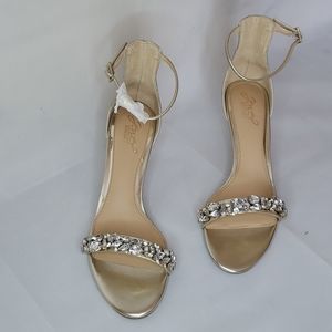 NWB - Jewel Badgley Mischka Dash Heel